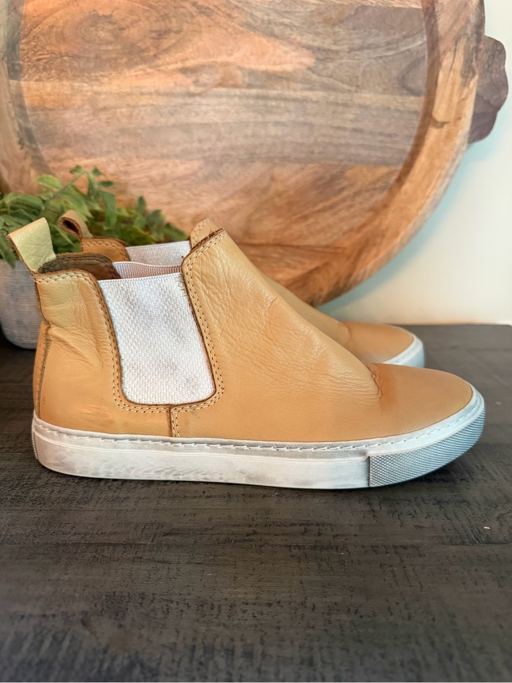 Bueno Rant Chelsea Boots Women's 38/ 7.5-8 Tan White Leather Distressed Sneakers